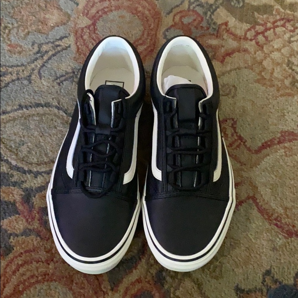 Vans Sz 9 Old School leather shoes (black/marsh)